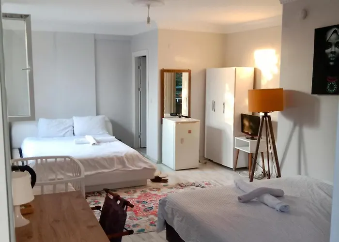 Ahmet Teacher Hotel,6 Minutes From The Airport