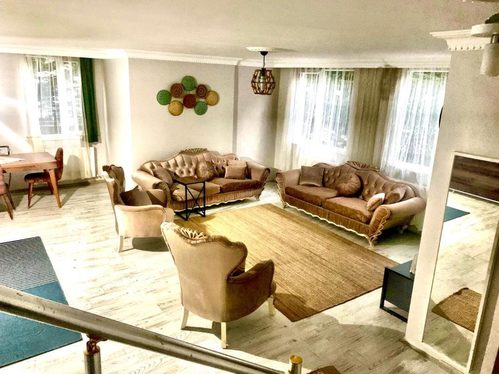 Cabană Ahmet Teacher Hotel,6 Minutes From The Airport