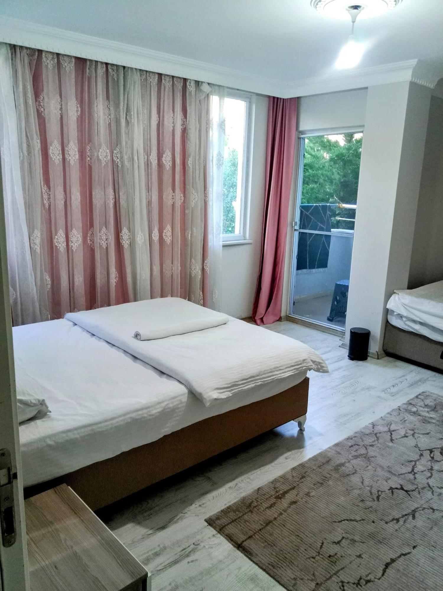 Ahmet Teacher Hotel,6 Minutes From The Airport Cabană *