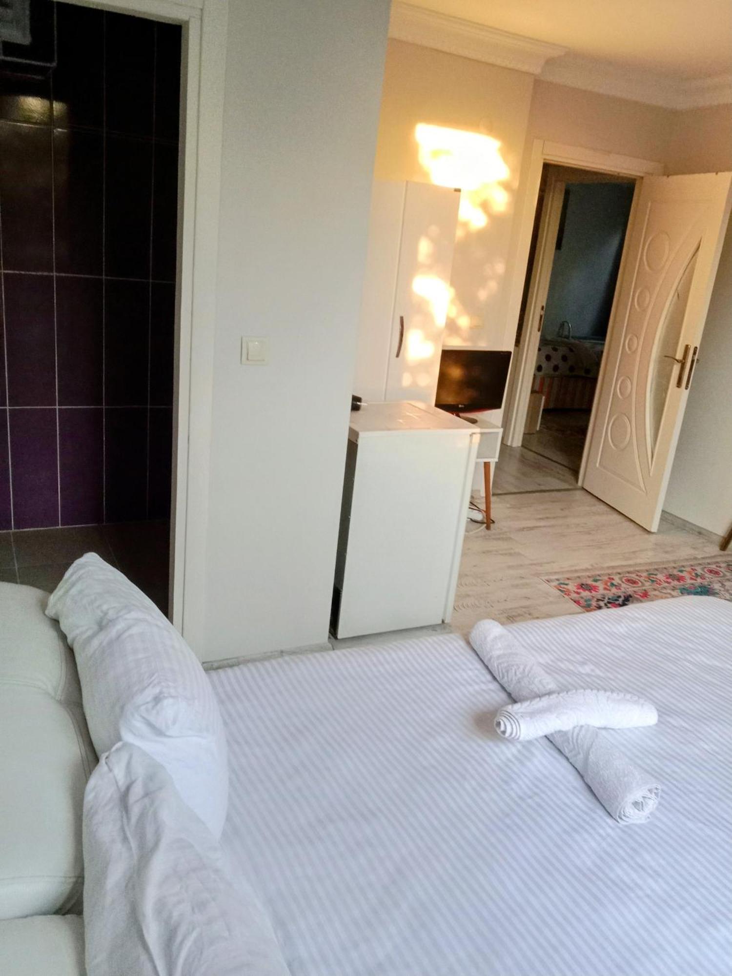 Ahmet Teacher Hotel,6 Minutes From The Airport Cabană Arnavutkoy